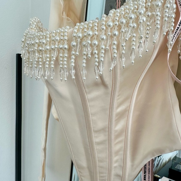 Elegant Cream Strapless Corset Top - Picture 3 of 5